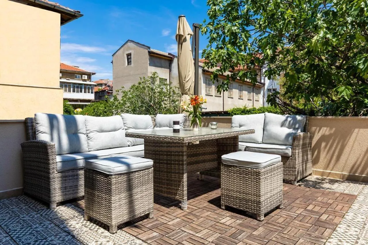 Top Centre Plovdiv Apt. With Parking For 4 Guests Lägenhet