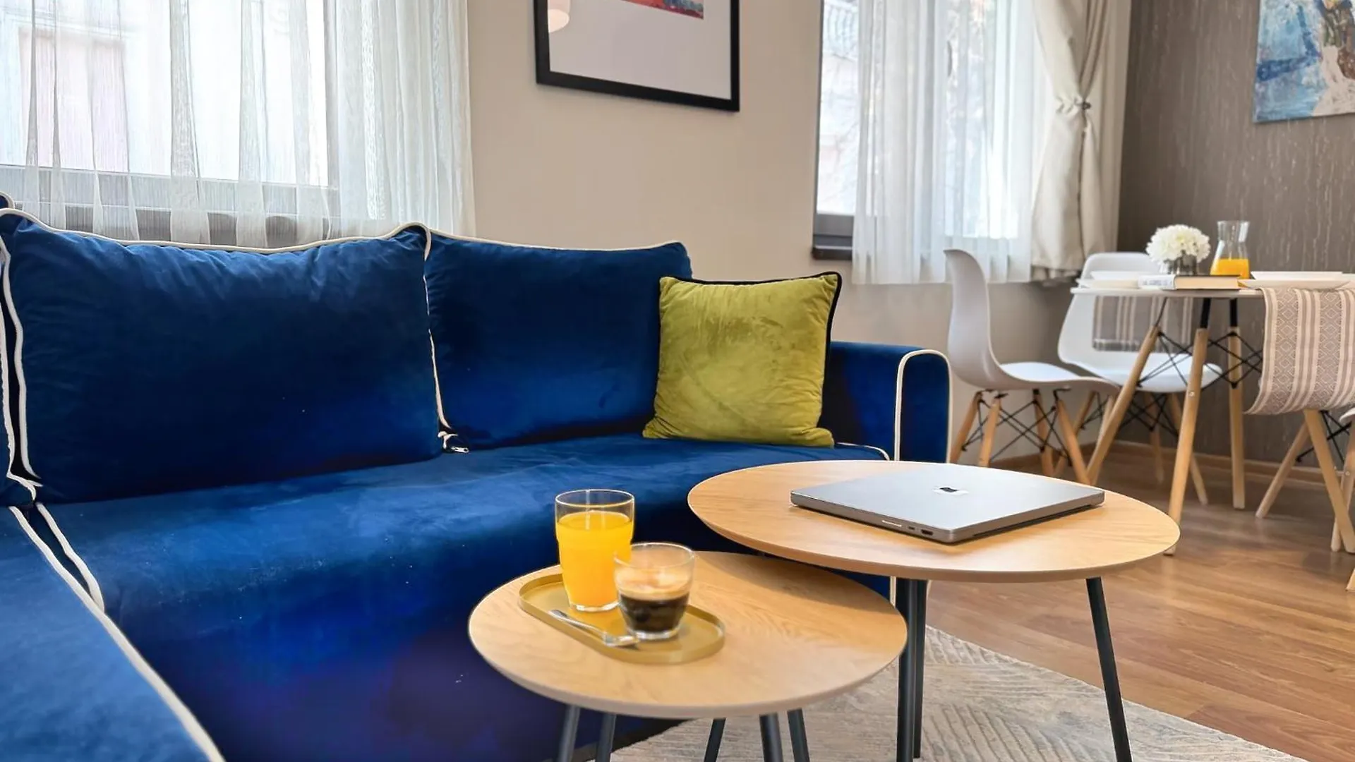 Lägenhet Top Centre Plovdiv Apt. With Parking For 4 Guests