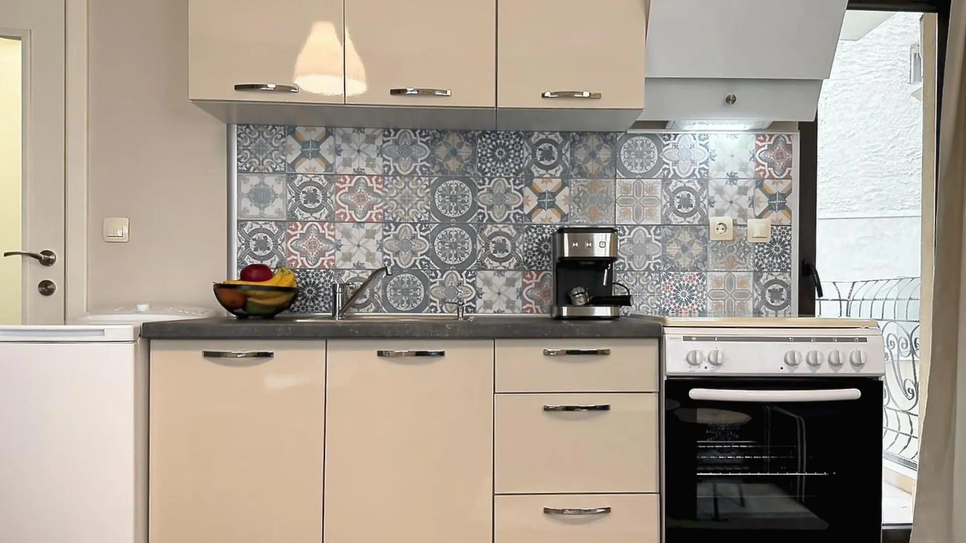 Top Centre Plovdiv Apt. With Parking For 4 Guests Lägenhet