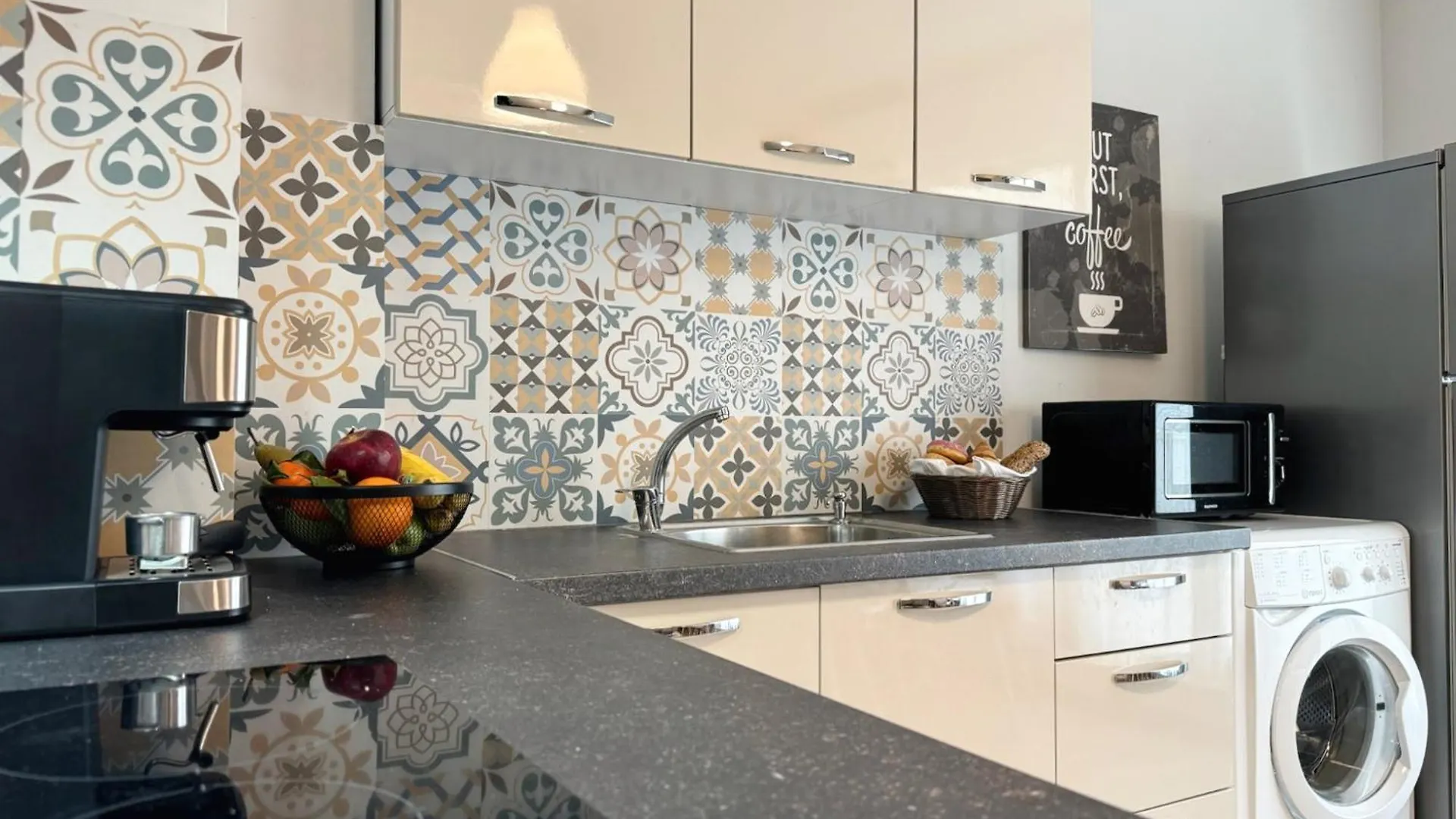 Top Centre Plovdiv Apt. With Parking For 4 Guests 0*,